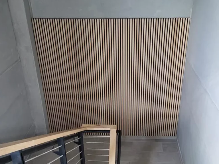 Lépcsőforduló QWALLZ Akusztikus panelekkel