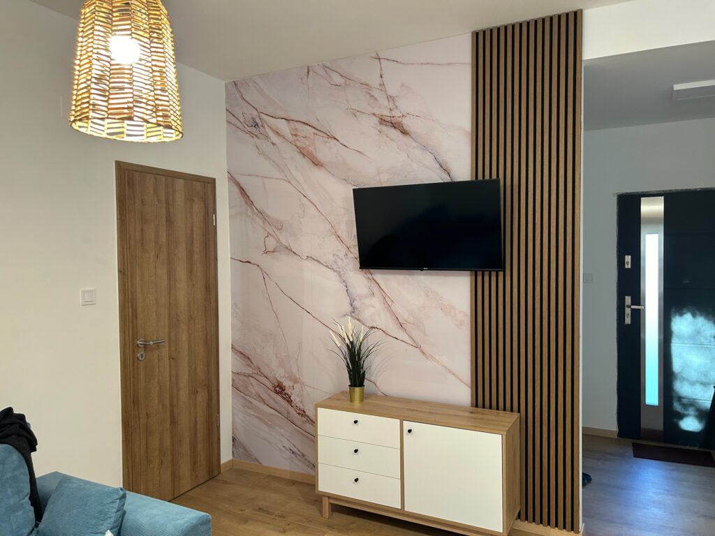 QWALLZ WANDPLATTEN VS. KERAMIK