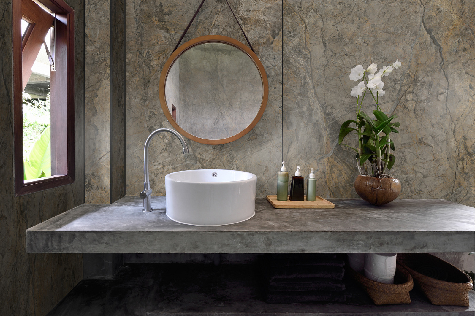 R104 Rainforest brown