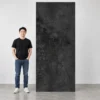 Vardi SM-8003 SPC falpanel méretaránya felnőtt ember mellett