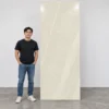 Ivory Stone SM-8015 SPC falpanel méretaránya felnőtt ember mellett